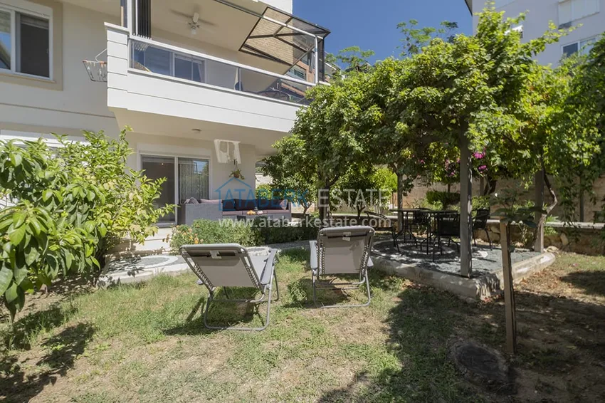 Приобрести Меблированный садовый дуплекс с двумя спальнями, застекленным балконом и видом на море в Алании 1 