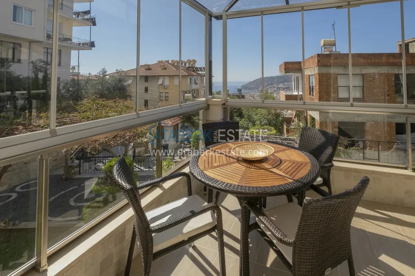 Приобрести Меблированный садовый дуплекс с двумя спальнями, застекленным балконом и видом на море в Алании 24 