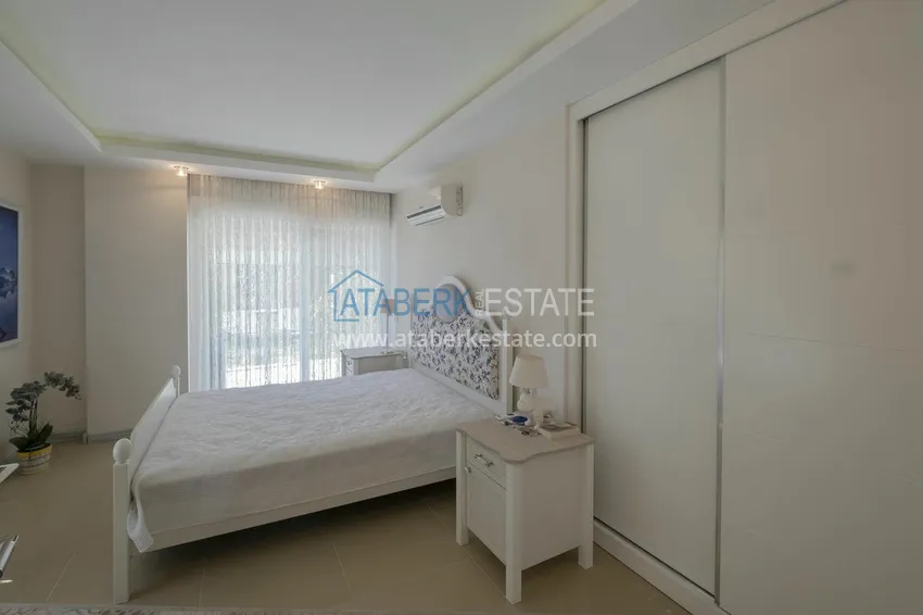 Приобрести Меблированный садовый дуплекс с двумя спальнями, застекленным балконом и видом на море в Алании 29 