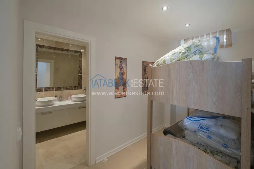 Приобрести Меблированный садовый дуплекс с двумя спальнями, застекленным балконом и видом на море в Алании 39 