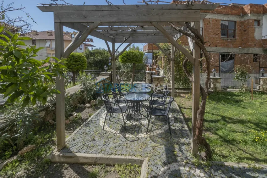 Приобрести Меблированный садовый дуплекс с двумя спальнями, застекленным балконом и видом на море в Алании 4 