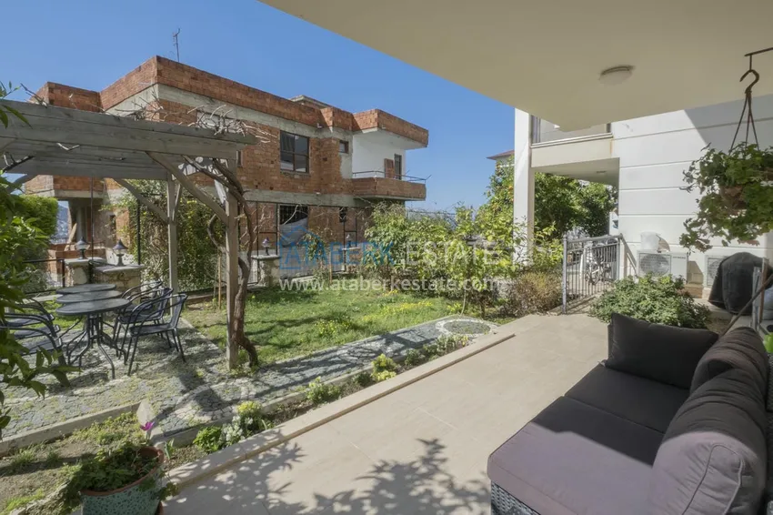 Приобрести Меблированный садовый дуплекс с двумя спальнями, застекленным балконом и видом на море в Алании 6 