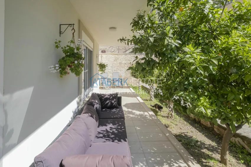 Приобрести Меблированный садовый дуплекс с двумя спальнями, застекленным балконом и видом на море в Алании 10 