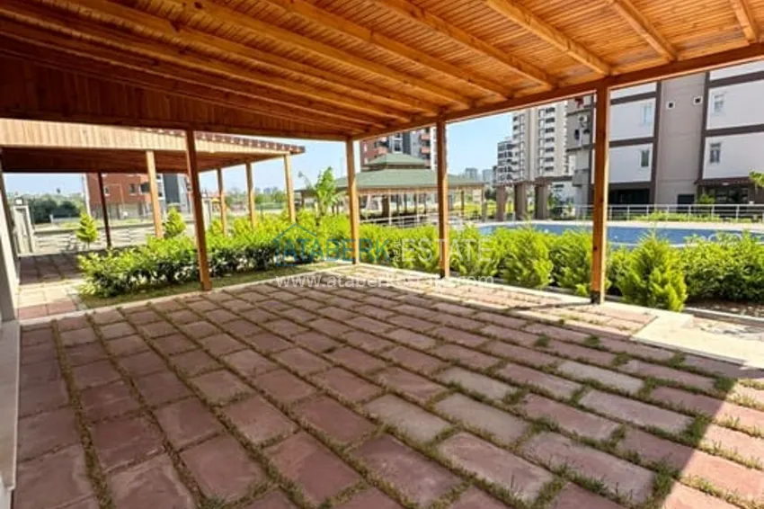 Дуплекс 4+1 с собственным садом в районе Мезитли-Мерсин 3 