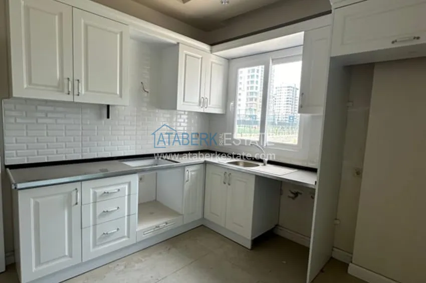 Приобрести Квартира 3+1 с отдельной кухней и застекленным балконом Соли-Мерсин 1 