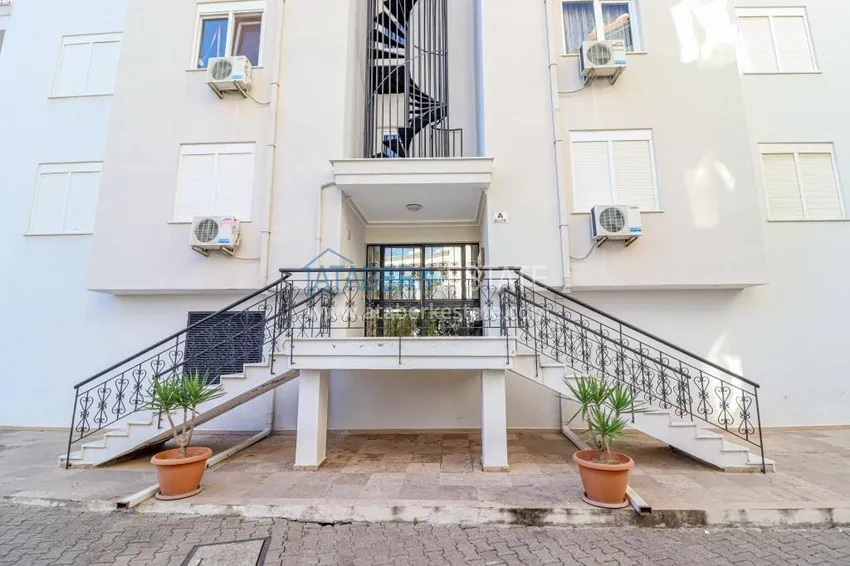 Квартира в районе Джикджилли трехкомнатная, с мебелью и застекленным балконом 10 