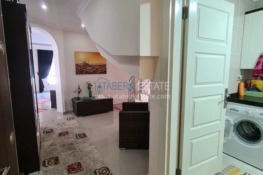 Приобрести Двухэтажная квартира с мебелью и сауной в центре Алании на первой береговой - район пляжа Клеопатра. Недвижимость под ВНЖ 3 