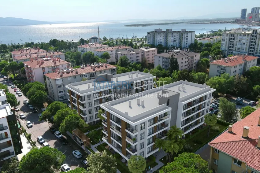 Инвестиционная недвижимость в строящемся жилом комплексе в Измире – район Каршияке, Бостанлы 1 