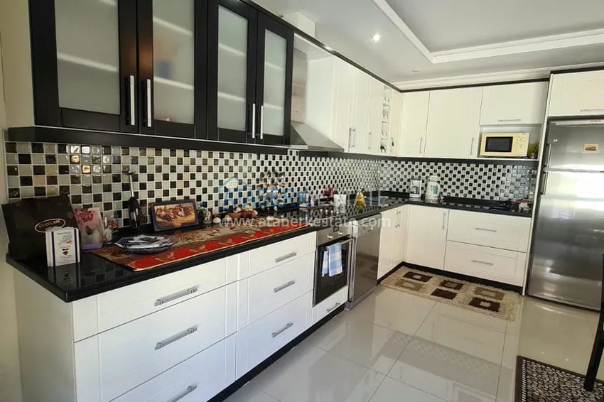 Приобрести Двухэтажная квартира с мебелью и сауной в центре Алании на первой береговой - район пляжа Клеопатра. Недвижимость под ВНЖ 9 