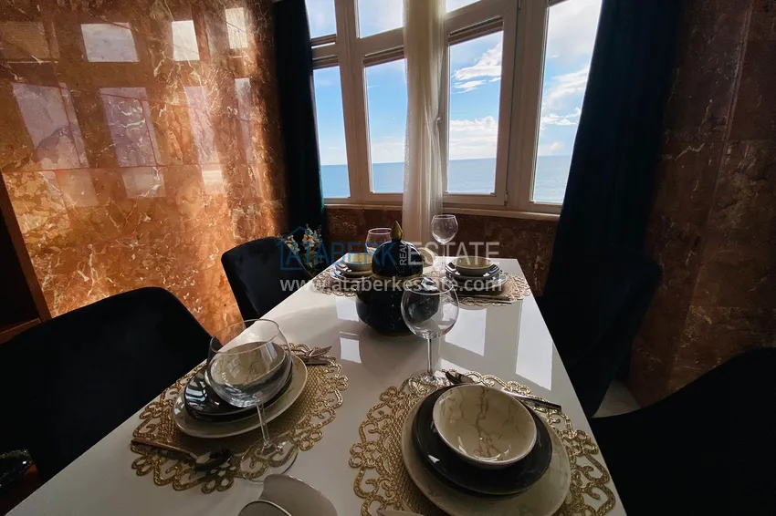 Приобрести Роскошный видовой дуплекс с дизайнерским ремонтом и новой мебелью на первой береговой в Махмутларе, Алания 15 