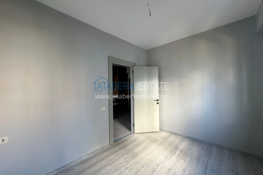 Приобрести Просторные двухкомнатные квартиры в новом комплексе в центре района Мезитли, Мерсин 15 