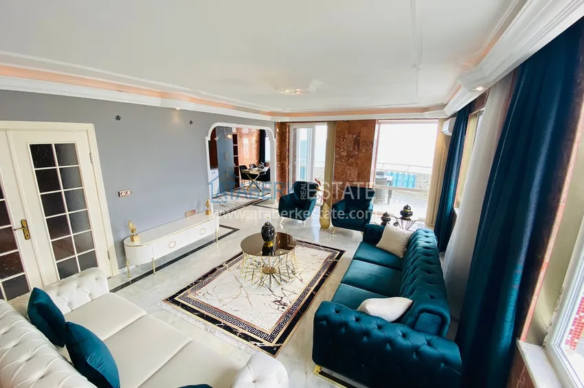 Приобрести Роскошный видовой дуплекс с дизайнерским ремонтом и новой мебелью на первой береговой в Махмутларе, Алания 4 