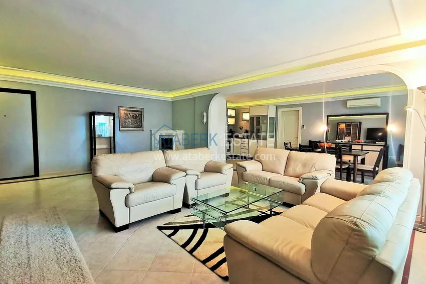 Приобрести Линейная 4-комнатая квартира с мебелью в 200 метрах от моря – Алания, район Оба 1 