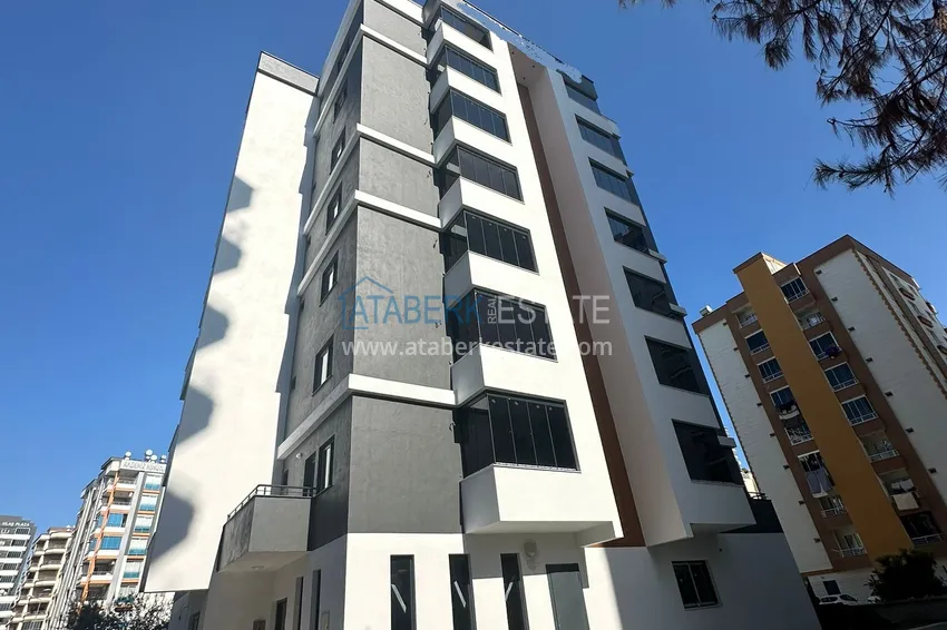 Просторные двухкомнатные квартиры в новом комплексе в центре района Мезитли, Мерсин 1 