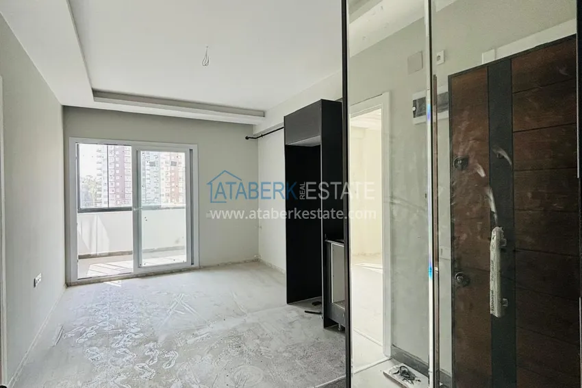 Приобрести Двухкомнатная квартира с застекленным балконом! Новостройки в Мерсине, район Мезитли 1 