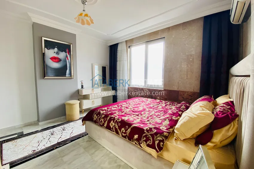 Приобрести Роскошный видовой дуплекс с дизайнерским ремонтом и новой мебелью на первой береговой в Махмутларе, Алания 30 