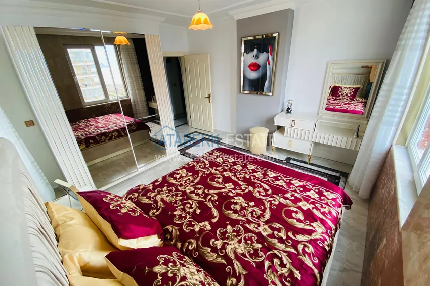 Приобрести Роскошный видовой дуплекс с дизайнерским ремонтом и новой мебелью на первой береговой в Махмутларе, Алания 32 