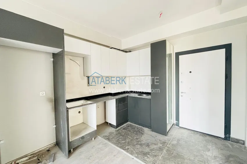 Приобрести Двухкомнатная квартира с застекленным балконом! Новостройки в Мерсине, район Мезитли 2 