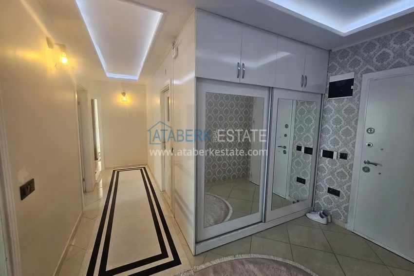 Приобрести Линейная четырехкомнатная квартира с отдельной кухней в районе Джикджилли, Алания 2 