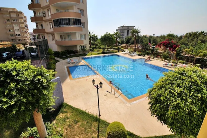 Трехкомнатная квартира с мебелью в Алании, район Махмутлар 2 