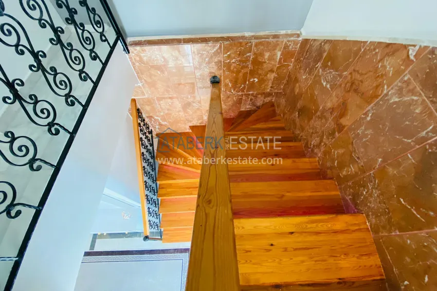 Приобрести Роскошный видовой дуплекс с дизайнерским ремонтом и новой мебелью на первой береговой в Махмутларе, Алания 36 