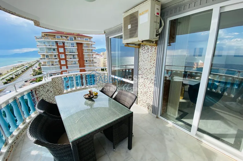 Приобрести Роскошный видовой дуплекс с дизайнерским ремонтом и новой мебелью на первой береговой в Махмутларе, Алания 38 