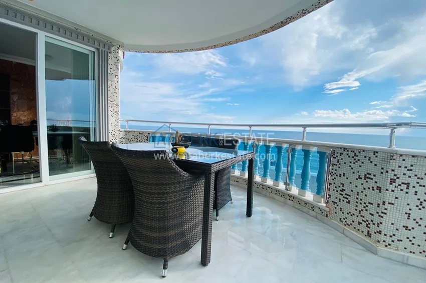 Приобрести Роскошный видовой дуплекс с дизайнерским ремонтом и новой мебелью на первой береговой в Махмутларе, Алания 39 