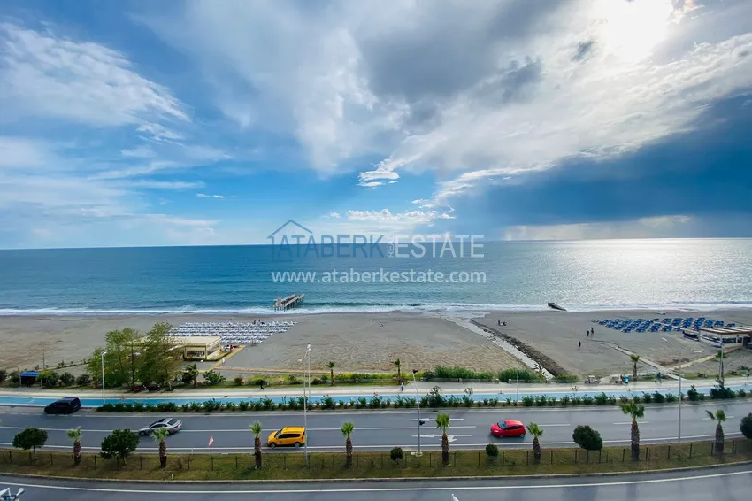 Приобрести Роскошный видовой дуплекс с дизайнерским ремонтом и новой мебелью на первой береговой в Махмутларе, Алания 41 