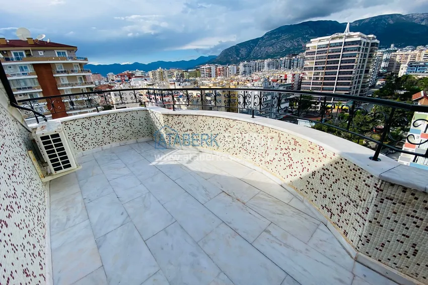 Приобрести Роскошный видовой дуплекс с дизайнерским ремонтом и новой мебелью на первой береговой в Махмутларе, Алания 43 