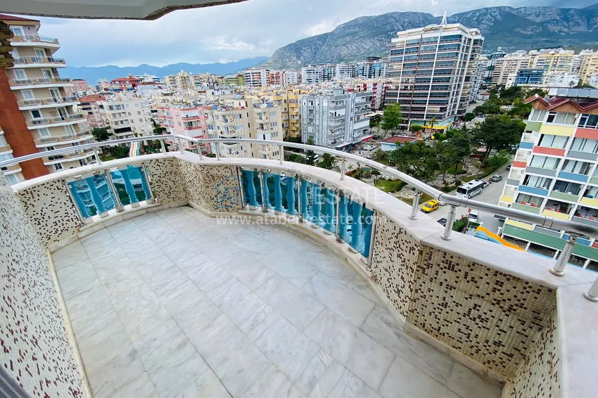 Приобрести Роскошный видовой дуплекс с дизайнерским ремонтом и новой мебелью на первой береговой в Махмутларе, Алания 44 