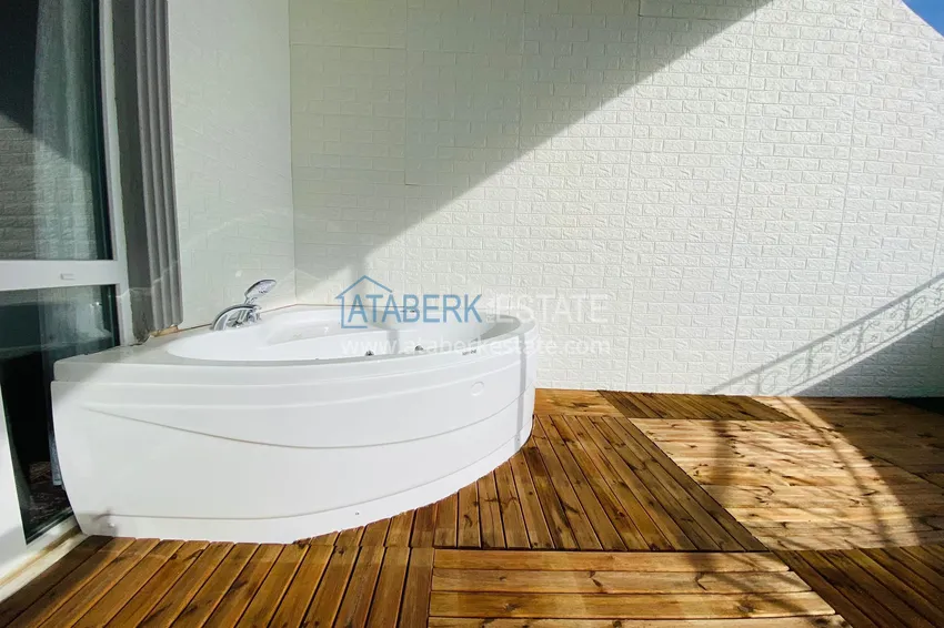 Приобрести Роскошный видовой дуплекс с дизайнерским ремонтом и новой мебелью на первой береговой в Махмутларе, Алания 47 