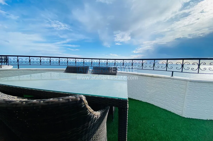 Приобрести Роскошный видовой дуплекс с дизайнерским ремонтом и новой мебелью на первой береговой в Махмутларе, Алания 48 