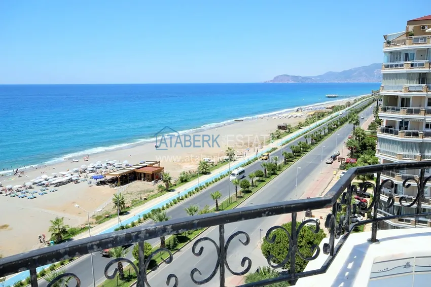 Приобрести Роскошный видовой дуплекс с дизайнерским ремонтом и новой мебелью на первой береговой в Махмутларе, Алания 50 