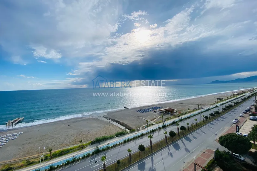 Приобрести Роскошный видовой дуплекс с дизайнерским ремонтом и новой мебелью на первой береговой в Махмутларе, Алания 52 