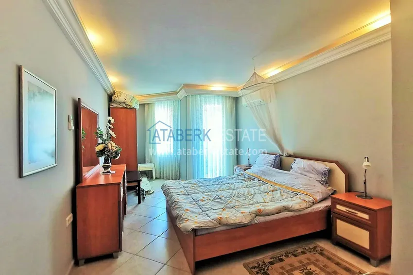 Приобрести Линейная 4-комнатая квартира с мебелью в 200 метрах от моря – Алания, район Оба 4 