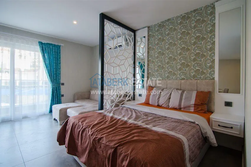 Приобрести Квартира-студия с мебелью и боковым видом на море в Алании, район Каргыджак 4 