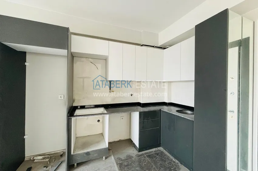 Приобрести Двухкомнатная квартира с застекленным балконом! Новостройки в Мерсине, район Мезитли 4 