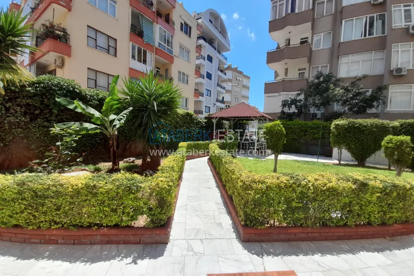 Квартира в центре Алании с мебелью в жилом комплексе 4 