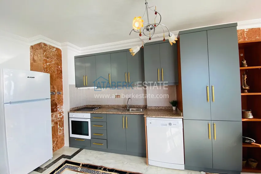 Приобрести Роскошный видовой дуплекс с дизайнерским ремонтом и новой мебелью на первой береговой в Махмутларе, Алания 10 