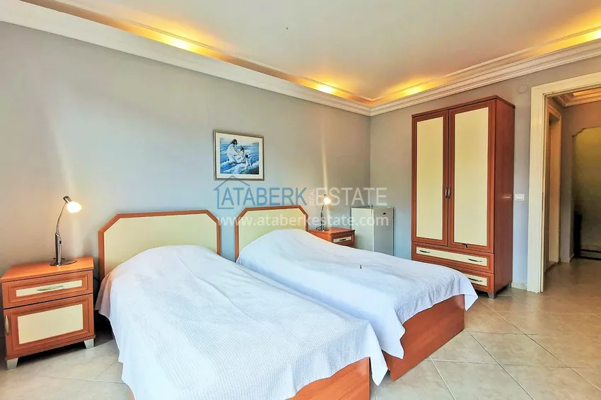 Приобрести Линейная 4-комнатая квартира с мебелью в 200 метрах от моря – Алания, район Оба 8 