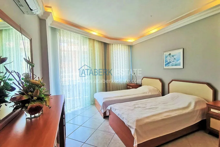 Приобрести Линейная 4-комнатая квартира с мебелью в 200 метрах от моря – Алания, район Оба 9 