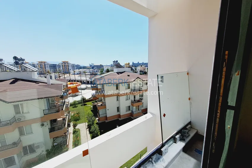 Приобрести Двухкомнатная квартира 85 м2 в строящемся комплекс-отеле в Алании, район Тюрклер 9 