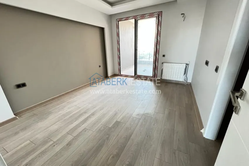 Приобрести Просторная четырехкомнатная квартира в комплексе сегмента комфорт – Мерсин, Соли 11