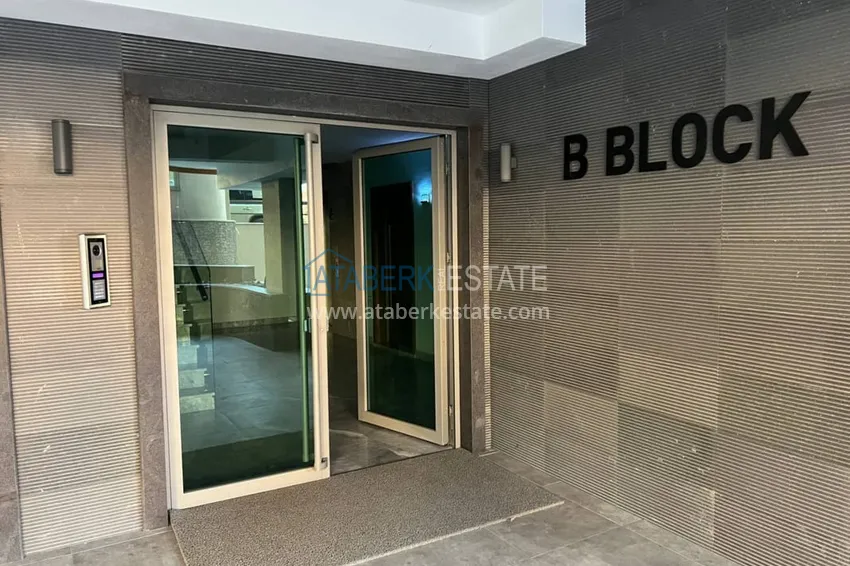 Пентхаус-дуплекс с мебелью на первой береговой линии в районе Кестель 12