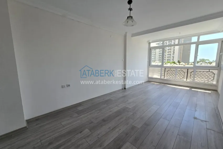 Приобрести Великолепная трехкомнатная квартира с видом на море в Соли, Мерсин – первая береговая 13