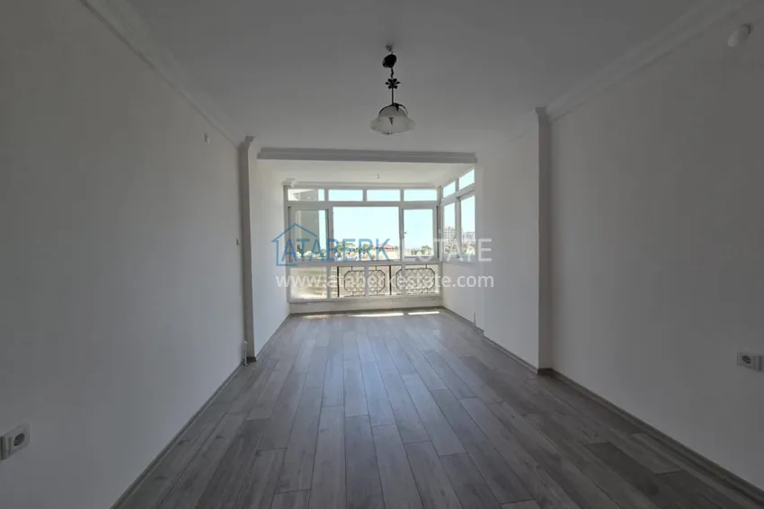 Приобрести Великолепная трехкомнатная квартира с видом на море в Соли, Мерсин – первая береговая 14