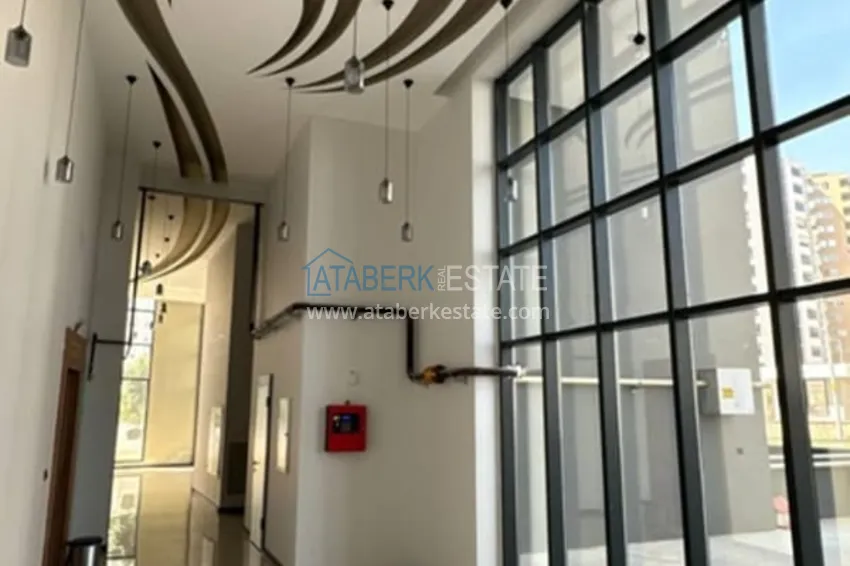 Просторная четырехкомнатная квартира в комплексе сегмента комфорт – Мерсин, Соли 11