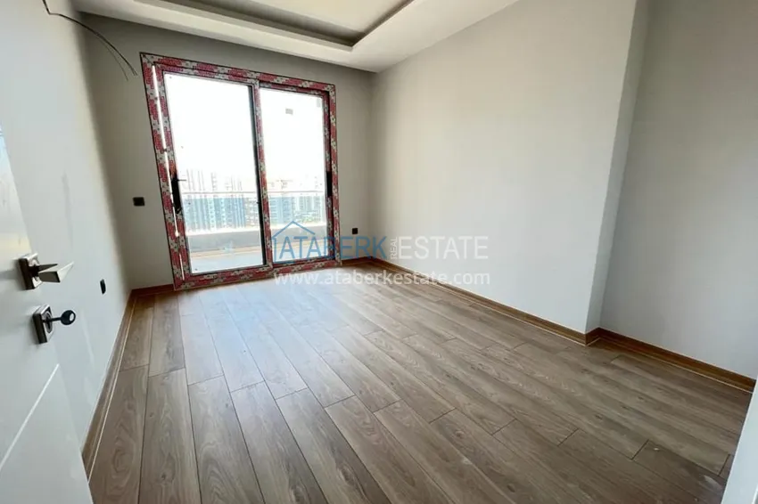 Приобрести Просторная четырехкомнатная квартира в комплексе сегмента комфорт – Мерсин, Соли 15