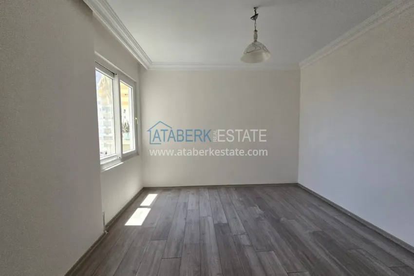 Приобрести Великолепная трехкомнатная квартира с видом на море в Соли, Мерсин – первая береговая 17