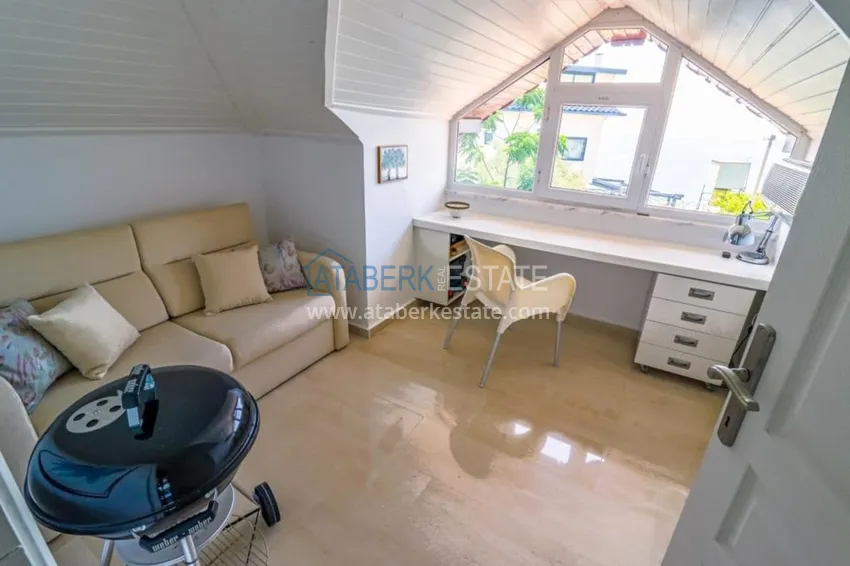 Приобрести  Квартира-дуплекс с мебелью и панорамным видом в центре Алании, историческая часть - Кале 15 